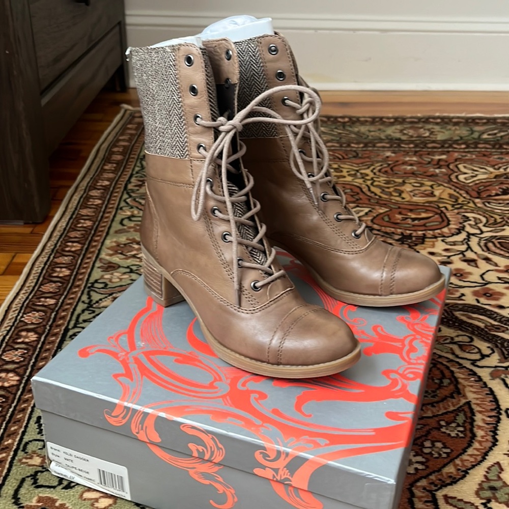 NEW Never Worn KELSI DAGGER MATE boots